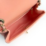 香奈儿 Classic Flap 系列菱格纹牛皮口盖包（金球款）